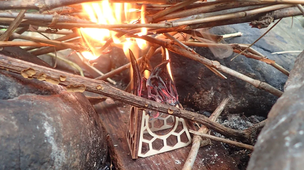 The Überleben Tindår Tipi ignited rapidly when a ferro rod sparked the Wick, engulfing it in flames.