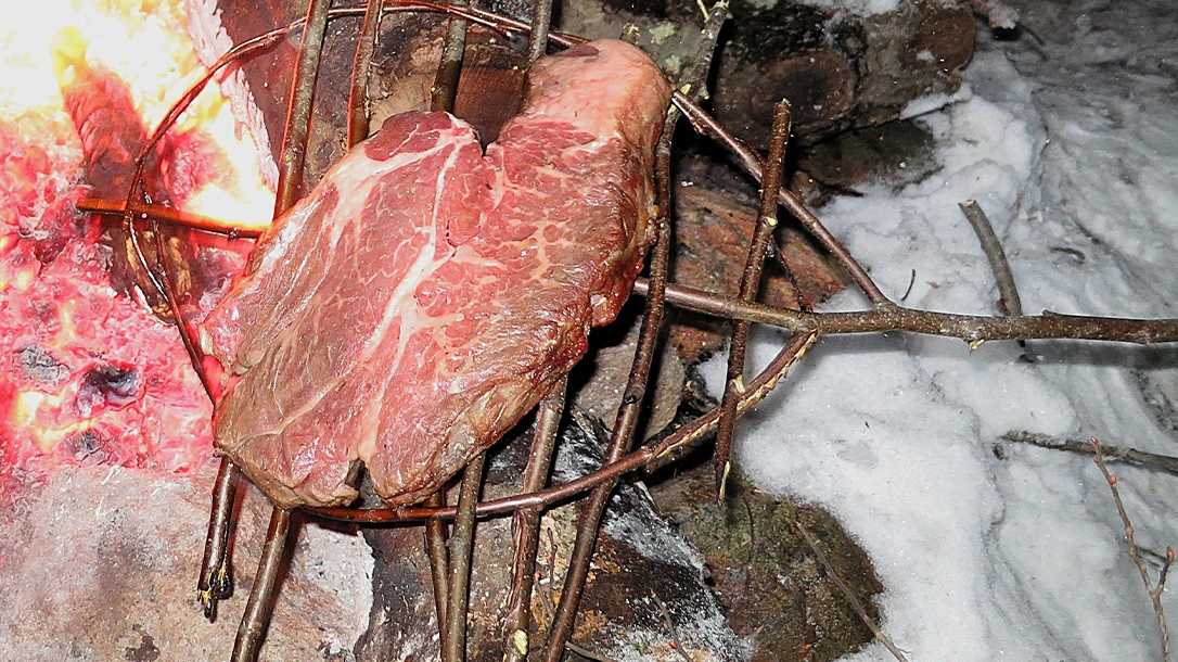 A handgrill is easy to make with a knife and some creativity. Bend the wood into a hoop shape using green wood.